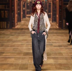 Abiti In Maglia|Abiti|Elisabetta Franchi Abito lungo in viscosa lucida con ricamo logo e cintura Lattice