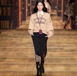 Maglieria E Felpe|Elisabetta Franchi Felpa cropped in cotone con logo college Camel