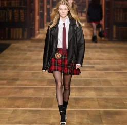 Gonne|Elisabetta Franchi Minigonna a pieghe in lana tartan con patch ricamato Nero/RedPassion