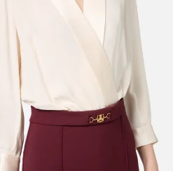Tute|Elisabetta Franchi Tuta in viscosa con camicia incrociata e pantalone svasato con morsetto Burro/RougeNoir